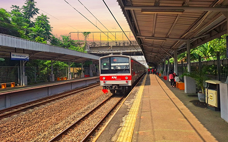 8 Menit ke Stasiun KRL